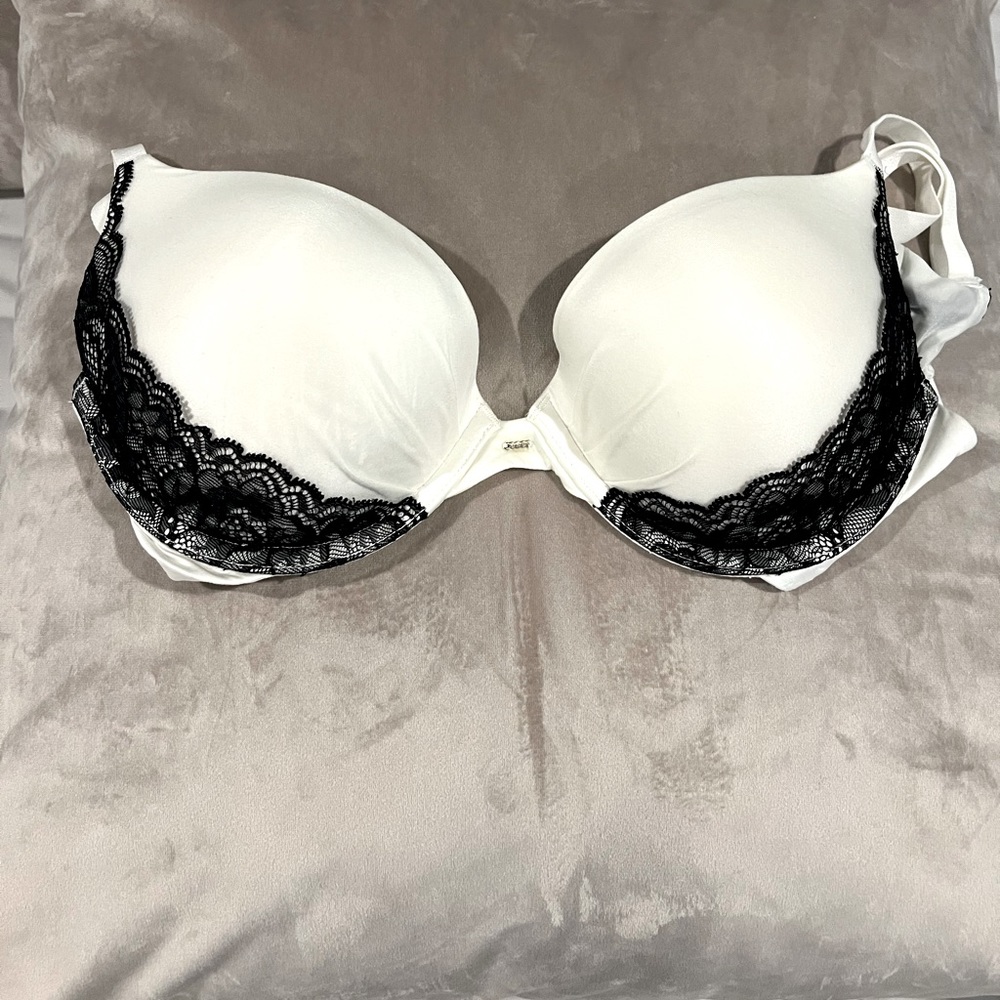 Victoria’s Secret | “PLUNGE” push up bra 34D
